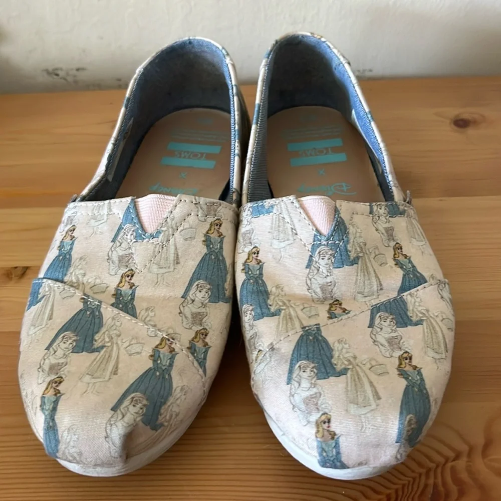 Sleeping Beauty Disney x TOMS alpagartas in pale pink and blue 7.5 - Picture 1 of 6